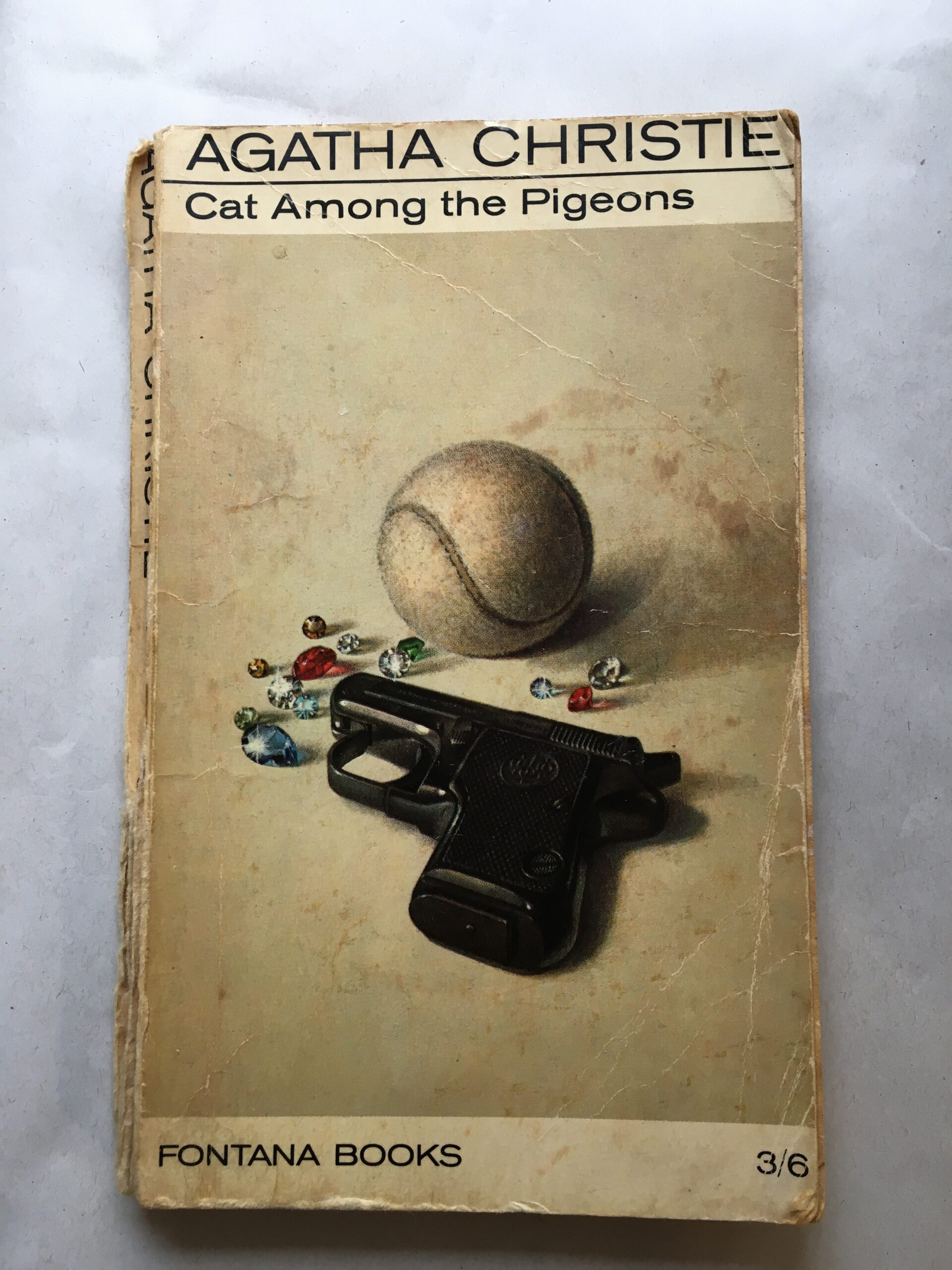 agatha christie cat among the pidgeons fontana 1968