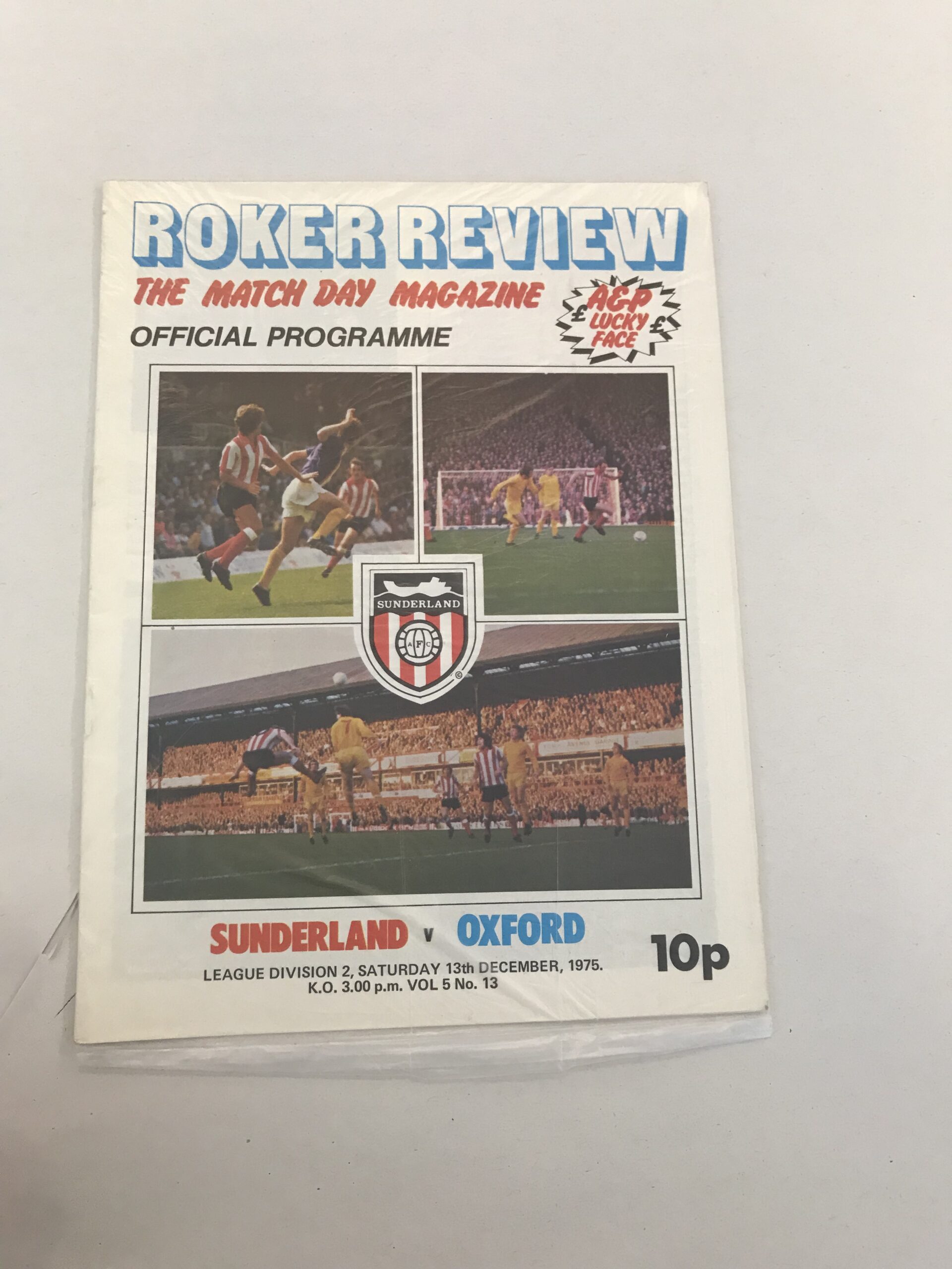 ("Roker Review") Football League Division Two match between Sunderland A.F.C. and Oxford United, played on Saturday, 13th December 1975