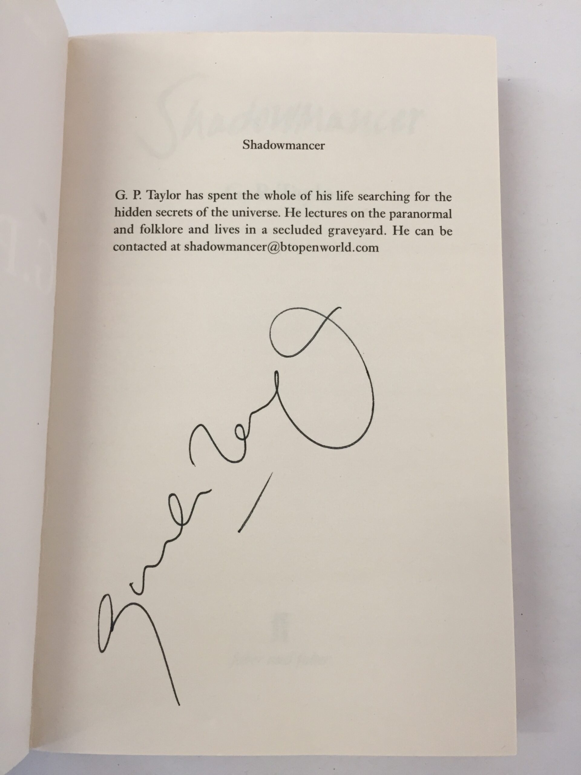 6596(2) Shadowmancer G.P. Taylor 2002 signed - Image 2