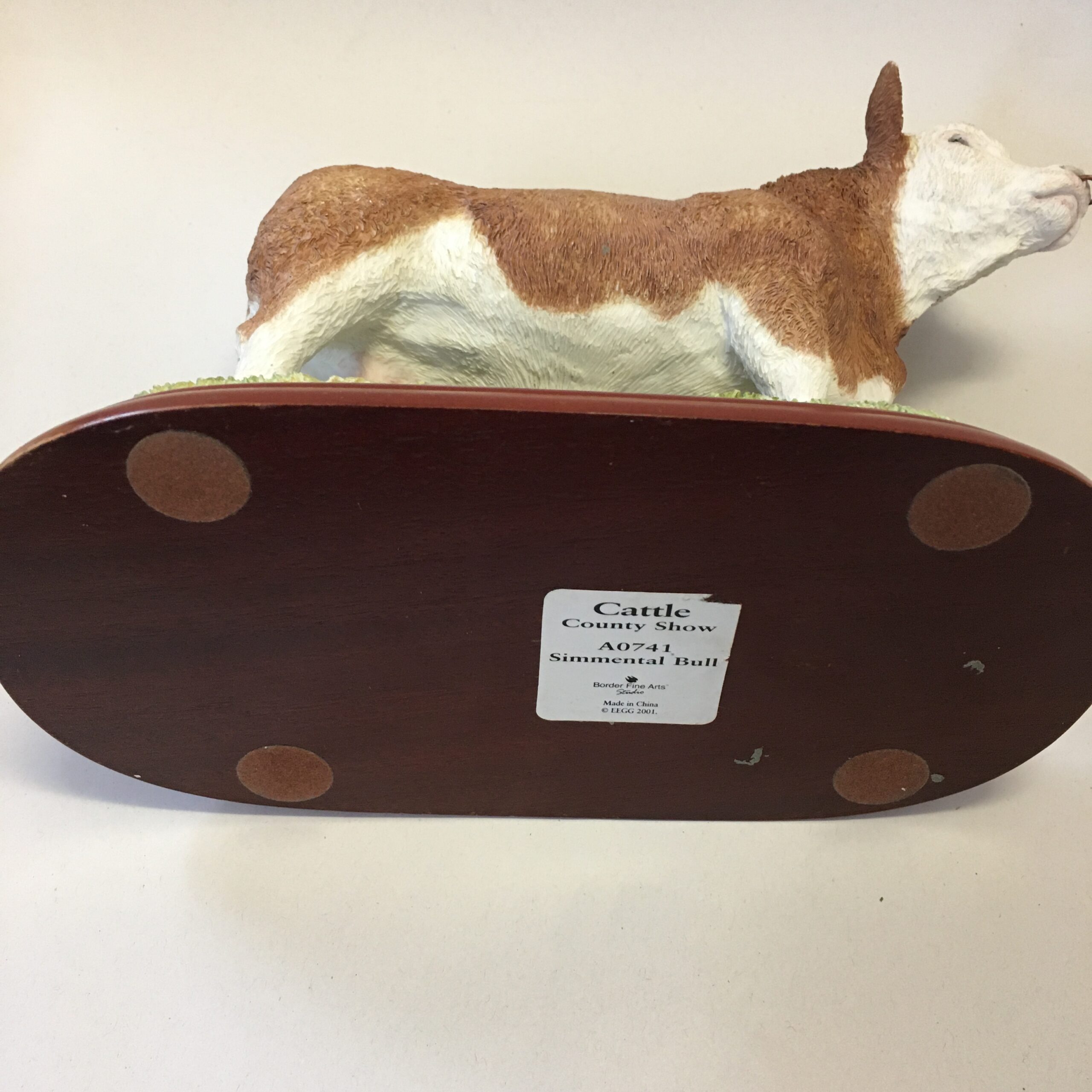 6587(1) Border Fine Arts Simmental Bull (from the County Show series, model code A0741) mounted on a wooden display base - Image 3