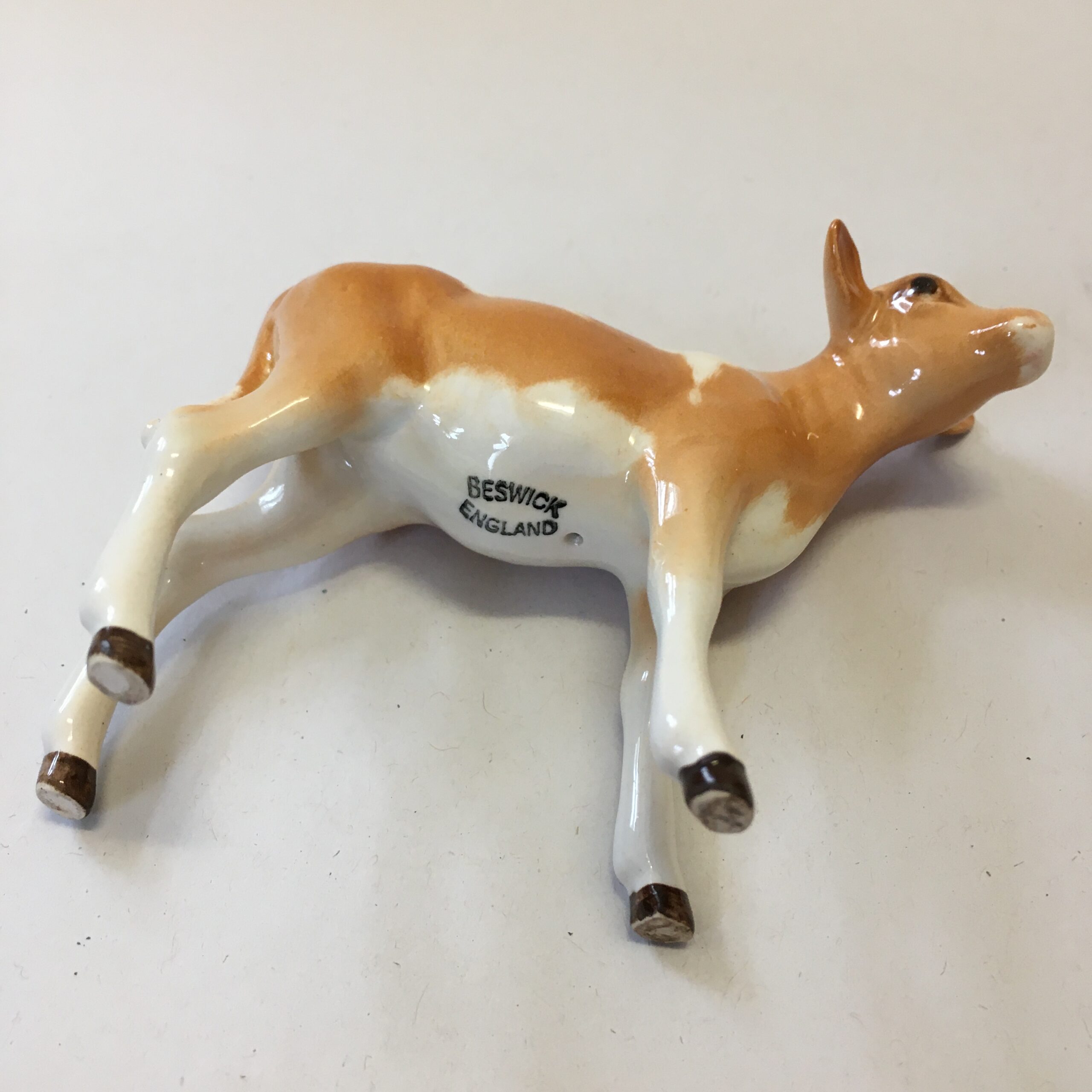 Beswick Guernsey Calf (Model No. 1249A) ceramic figurine, designed by Arthur Gredington.