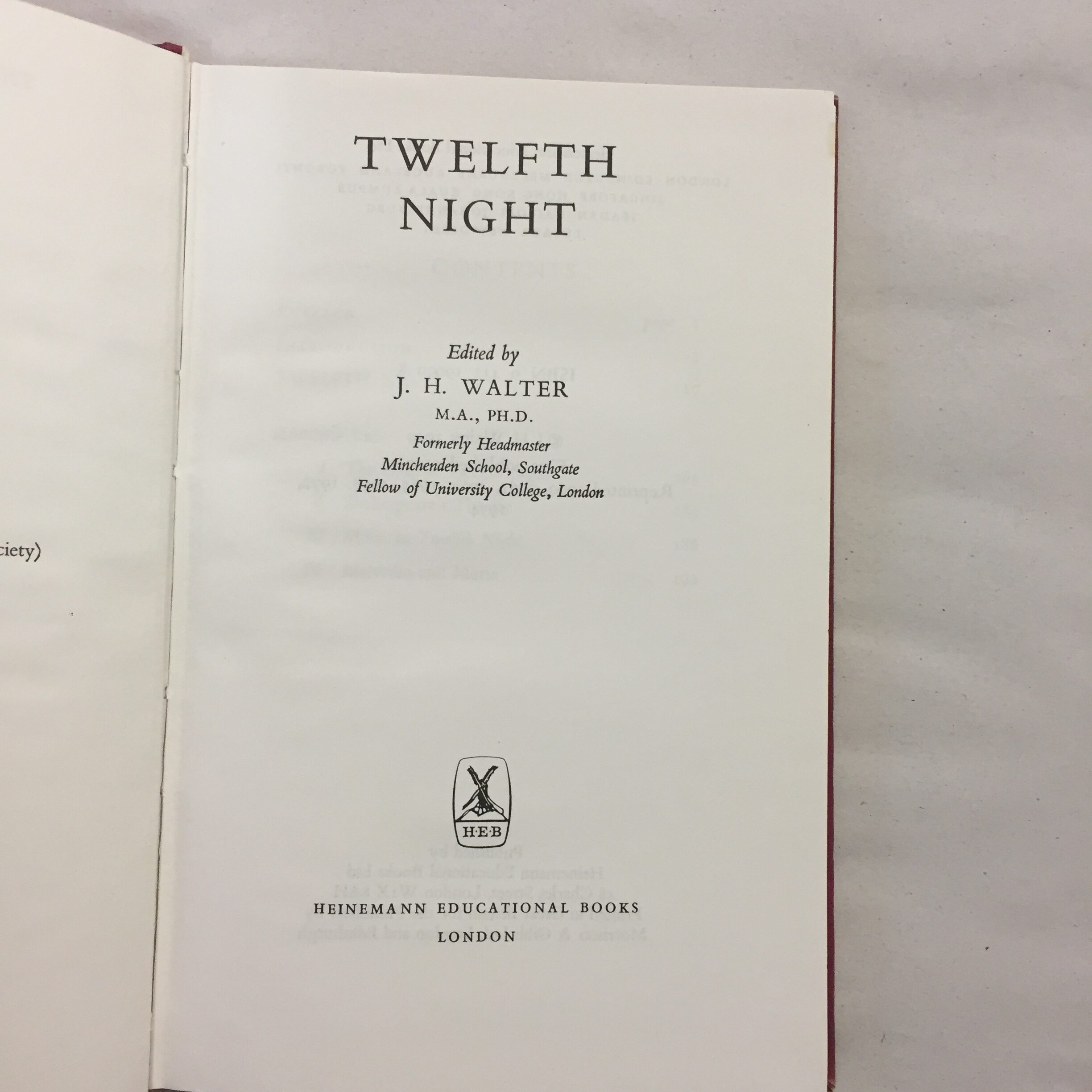 Twelfth Night (The Players' Shakespeare) edited by J.H. Walter and published by Heinemann